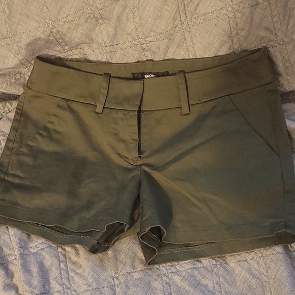 Olive green shorts - Picture 1 of 3